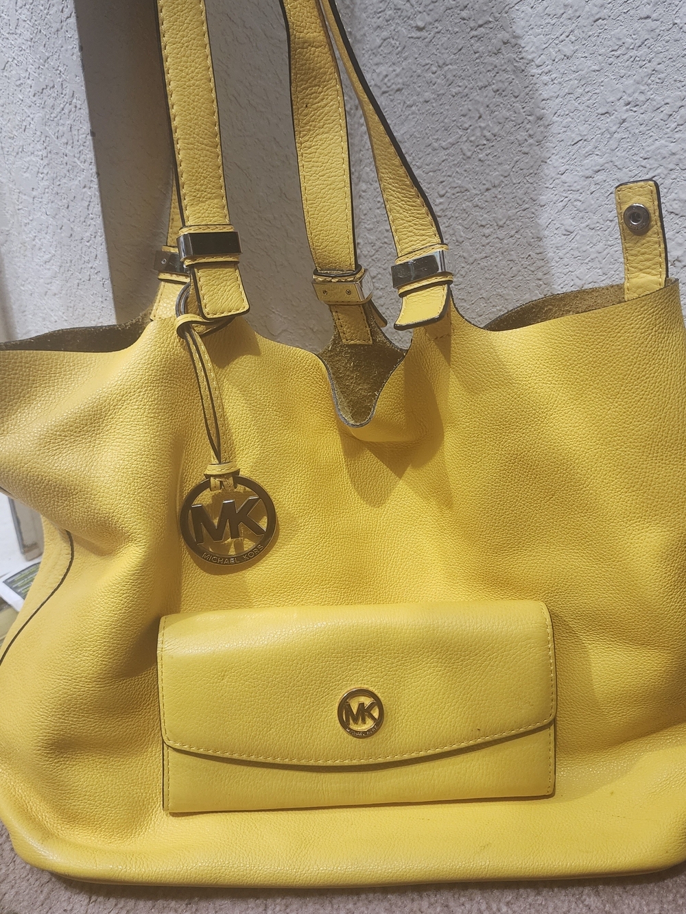 Reversible Michael Kors Yellow Leather Tote with MK Charm and Wallet - Picture 1 of 6